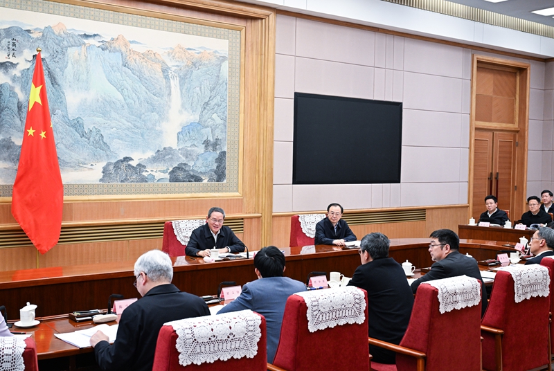 李強(qiáng)主持召開專家、企業(yè)家和教科文衛(wèi)體等領(lǐng)域代表座談會(huì) 聽取對(duì)政府工作報(bào)告的意見建議